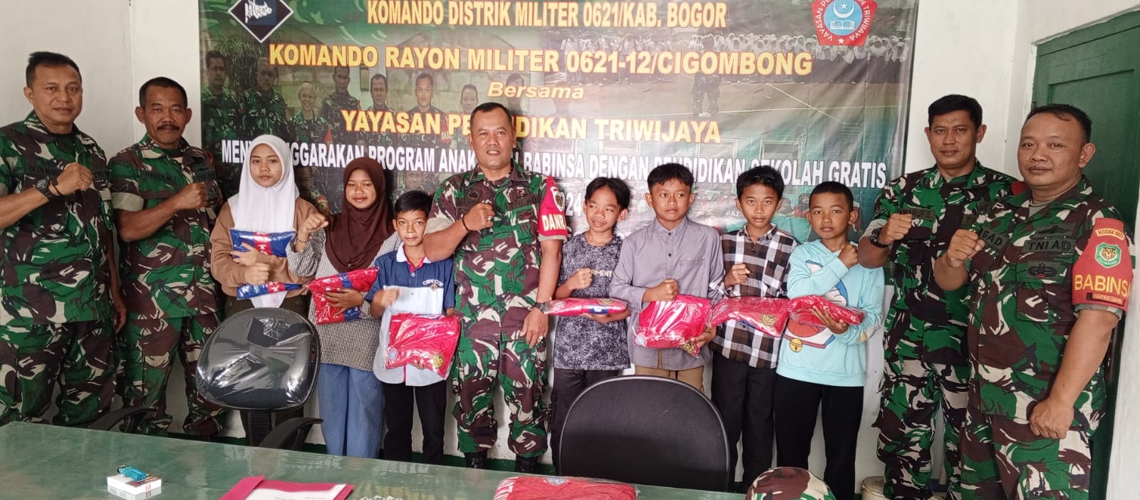 Koramil 0621-12/Cigombong Luncurkan Program Anak Asuh Babinsa, Danramil Sampaikan Beasiswa