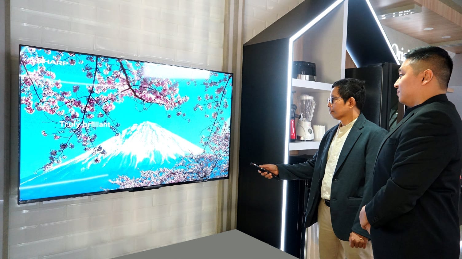 Sharp Memperkenalkan TV AQUOS XLED Seri Terbaru dengan Teknologi Mini LED