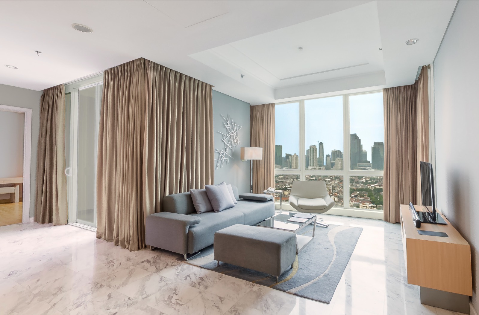 Memilih Destinasi Liburan yang Aman selama Musim Liburan Natal & Malam Tahun Baru 2025 di Fraser Residence Sudirman Jakarta, Service Apartment yang Ramah Keluarga