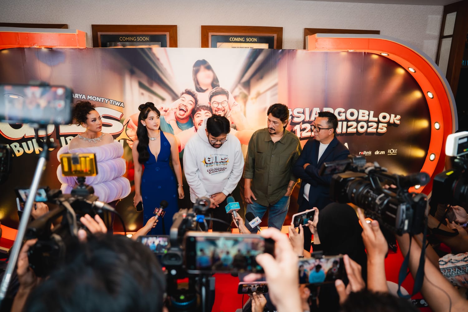 GJLS: Ibuku Ibu-Ibu 500 Ribu Penonton di Minggu Pertama! Nazar Pertama Segera Ditunaikan Film GJLS: Ibuku Ibu-Ibu Gelar Gala Premiere Penuh Warna dan Absurd Tapi Seru, Seseru Filmnya! Tungguin Tayang di Bioskop 12 Juni 2025, Ya!