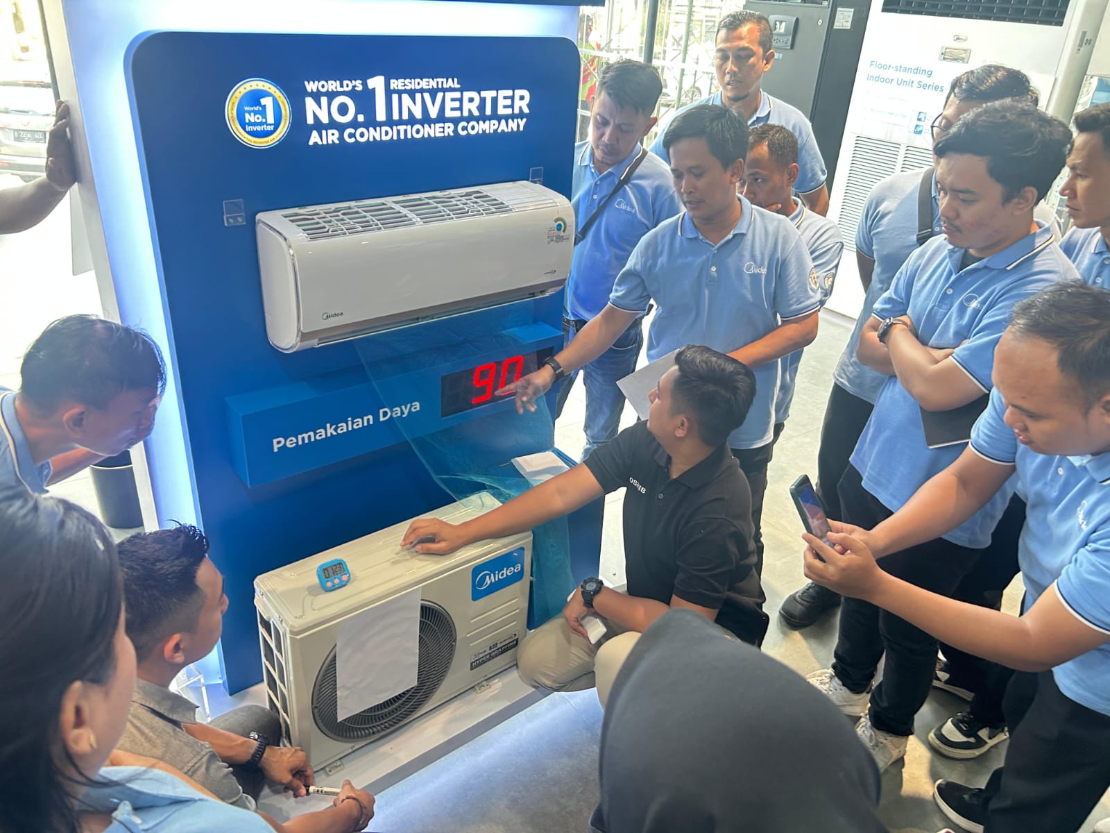 Bertarung Cepat dan Tepat, Teknisi AC Midea Berebut Gelar Juara ASEAN di Flash Installation Tournament 2025