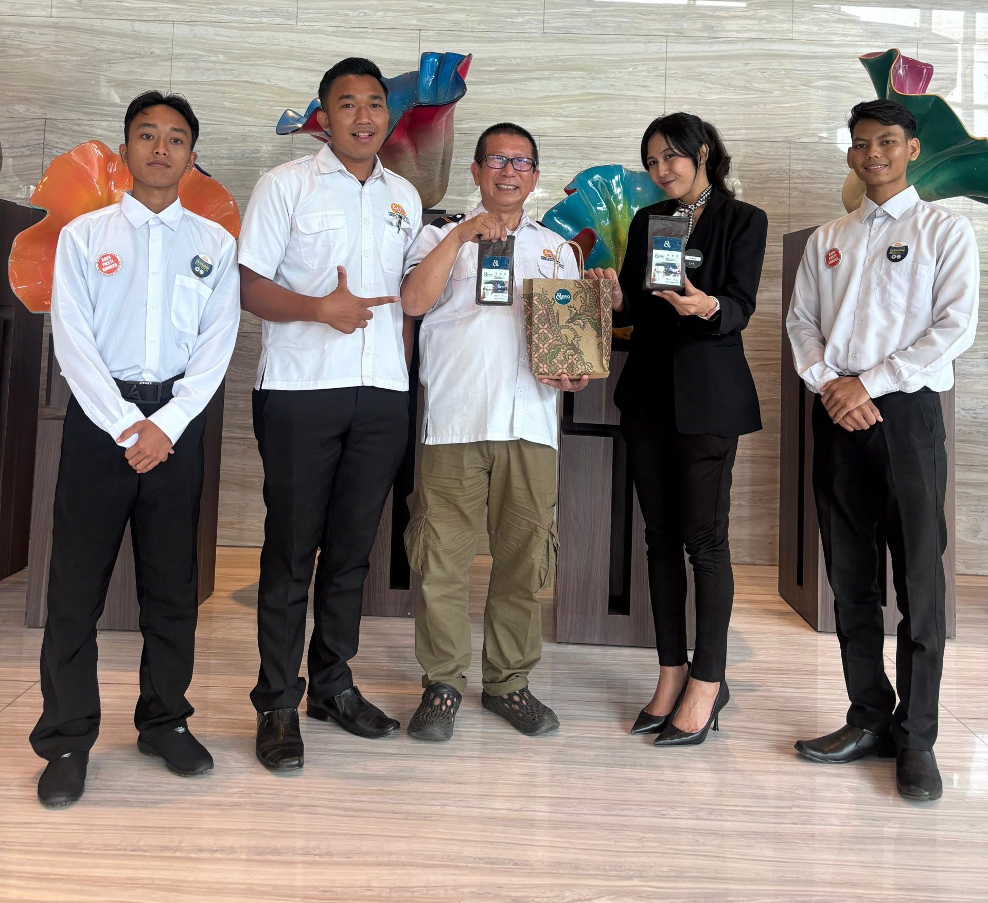 Mercure Hotel Karawang Berikan Sertifikat Apresiasi kepada Aero Astra Akademia