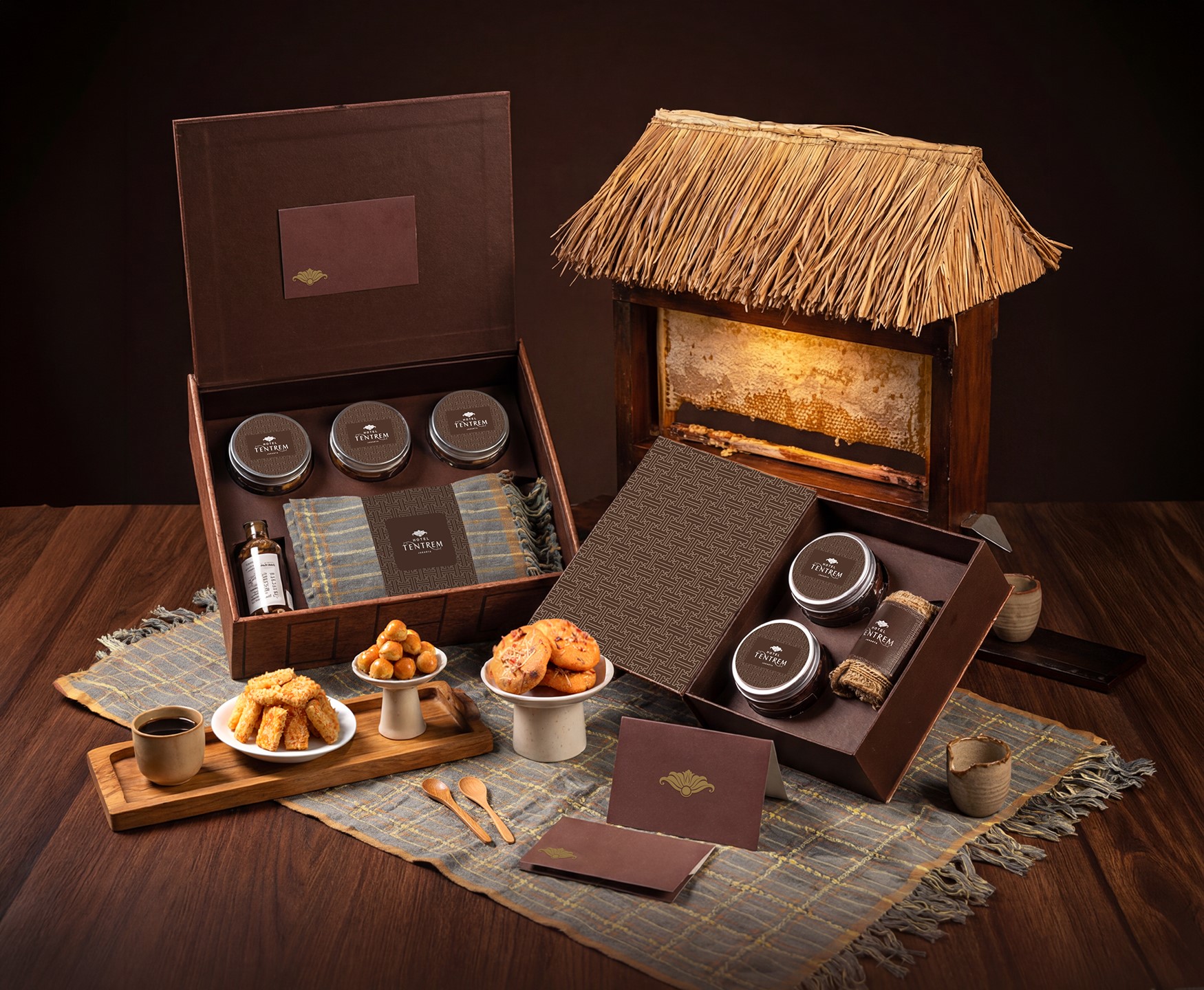 Cuma Ada Saat Ramadan, Raya Hampers Hotel Tentrem Jakarta Angkat Filosofi Rumah & Kain Baduy