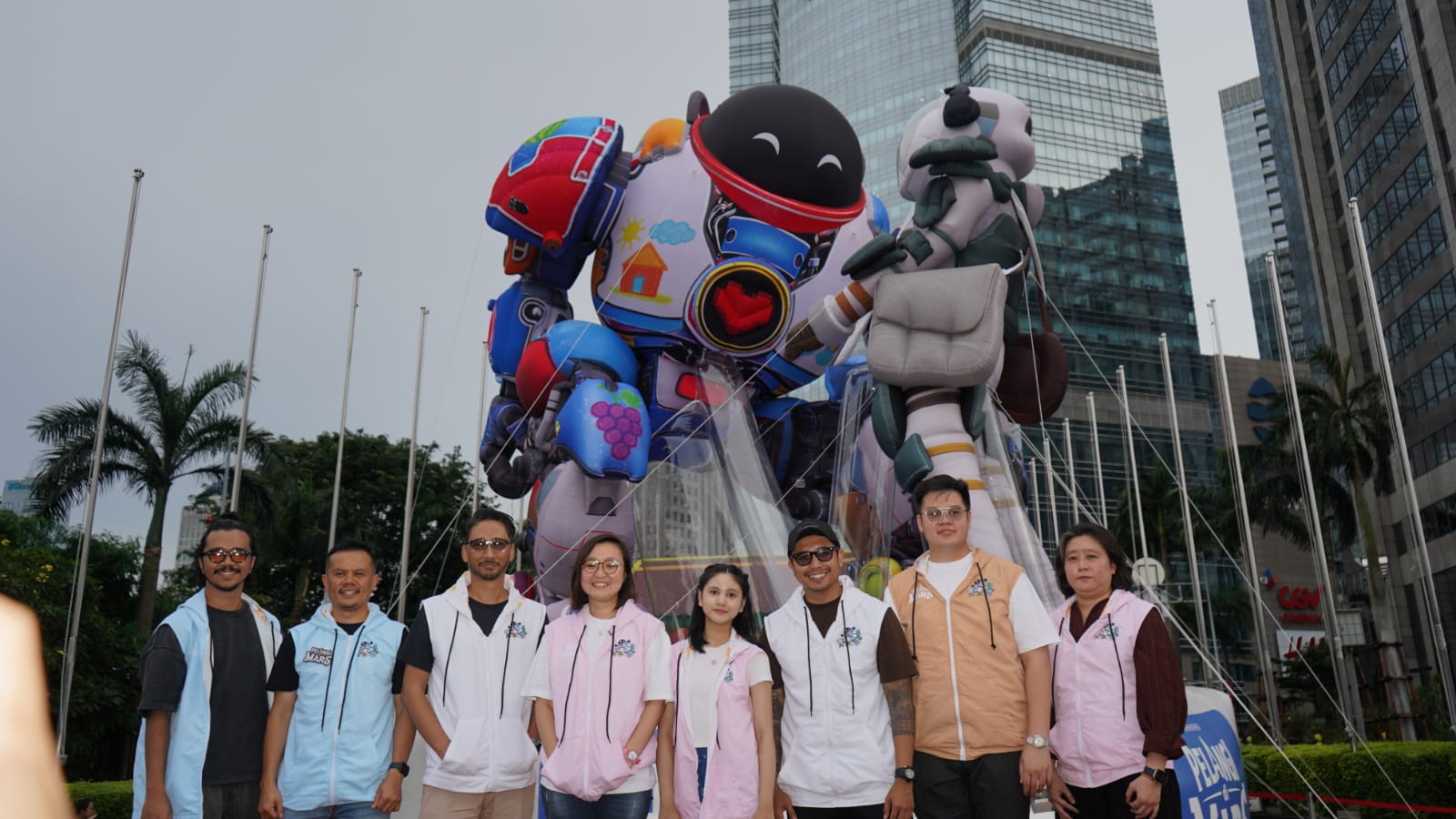 Film Pelangi di Mars “Keliling Langit Indonesia” Lewat Balon Raksasa Jelang Rilis Lebaran 2026, SCBD Jadi Pemberhentian Pertama