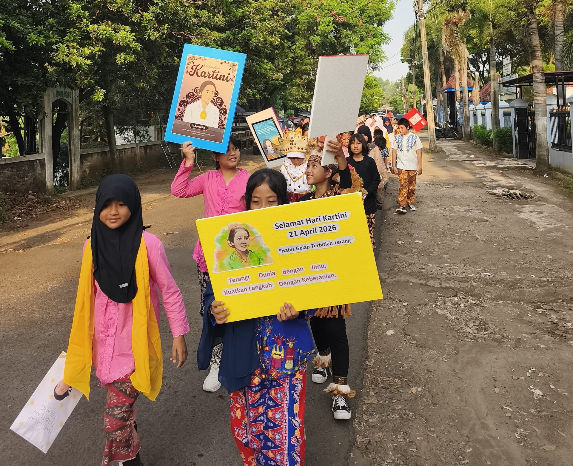 Peringatan Hari Kartini di SD Angkasa 12 Halim Meriah, Siswa Tampil Kreatif dan Penuh Semangat