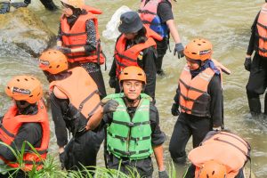 Miris! Sampah Tersembunyi di Ciliwung Dibersihkan dalam Aksi Sunset di Kebun