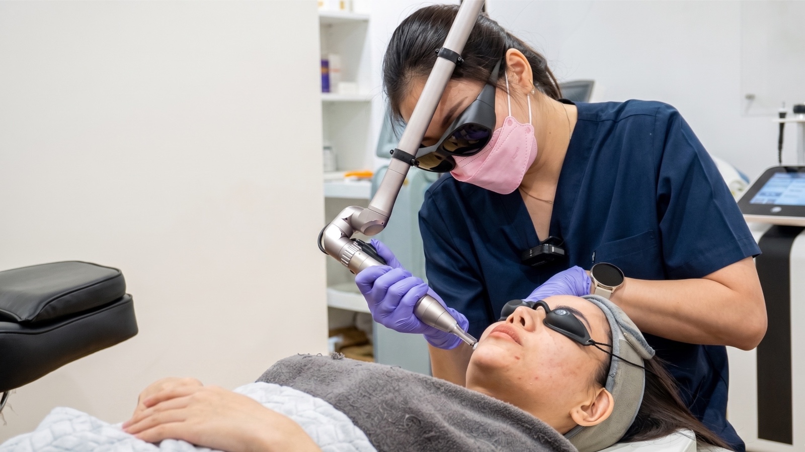 Satu Treatment Banyak Manfaat! Pico Laser Jawaban untuk Kulit Kusam dan Flek Hitam