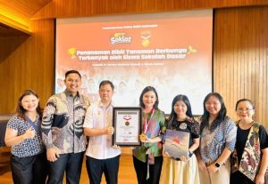 5.000+ Siswa SD Tanam Bunga, Nissin Soklat Cetak Rekor MURI!